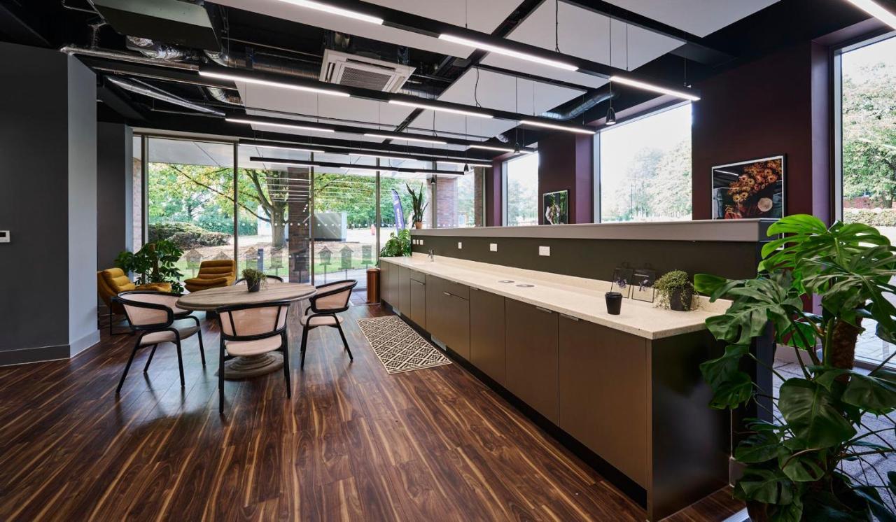 For Students Only The Oaks In Coventry Apartment Bagian luar foto