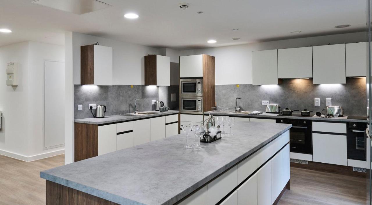 For Students Only The Oaks In Coventry Apartment Bagian luar foto