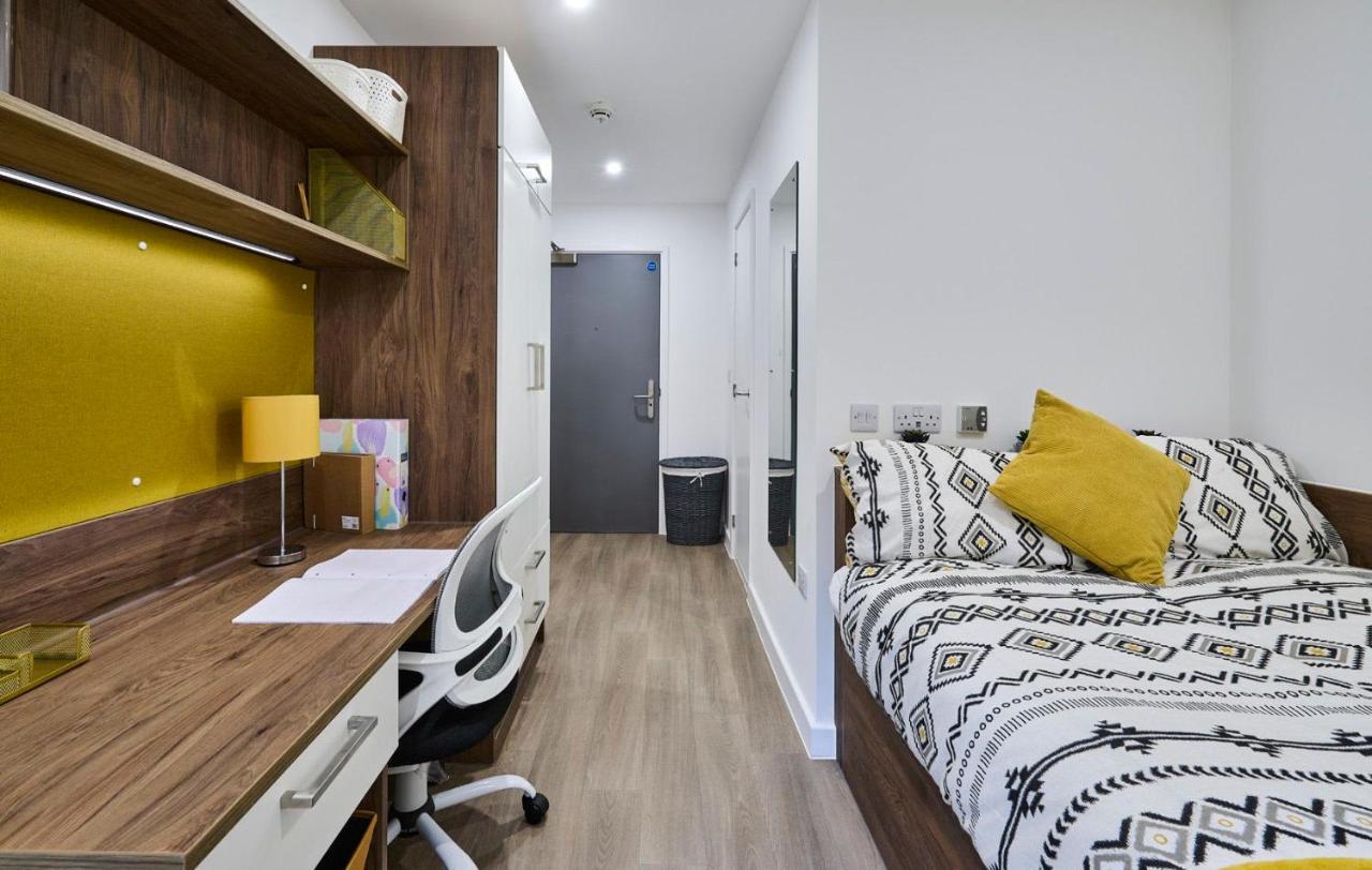 For Students Only The Oaks In Coventry Apartment Bagian luar foto