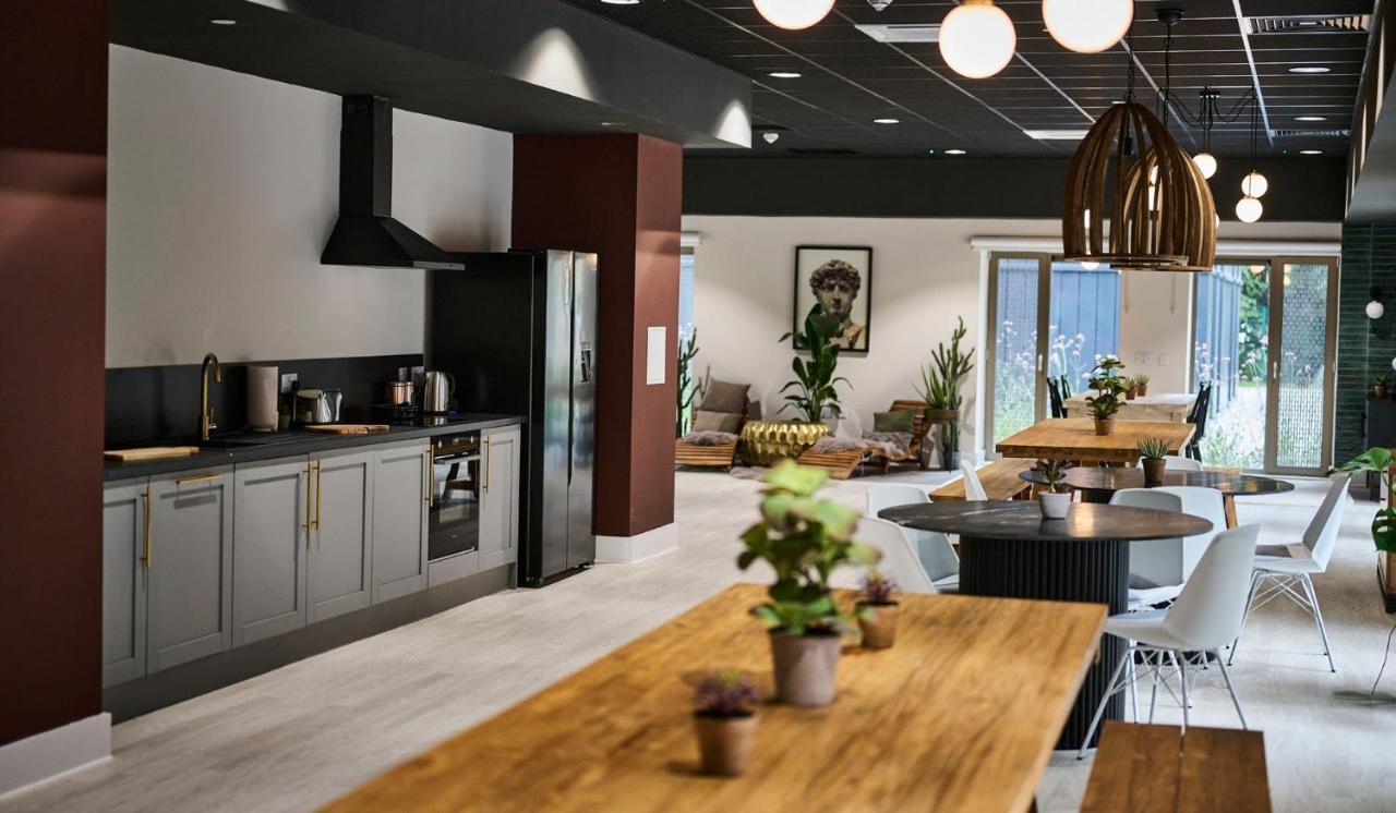 For Students Only The Oaks In Coventry Apartment Bagian luar foto