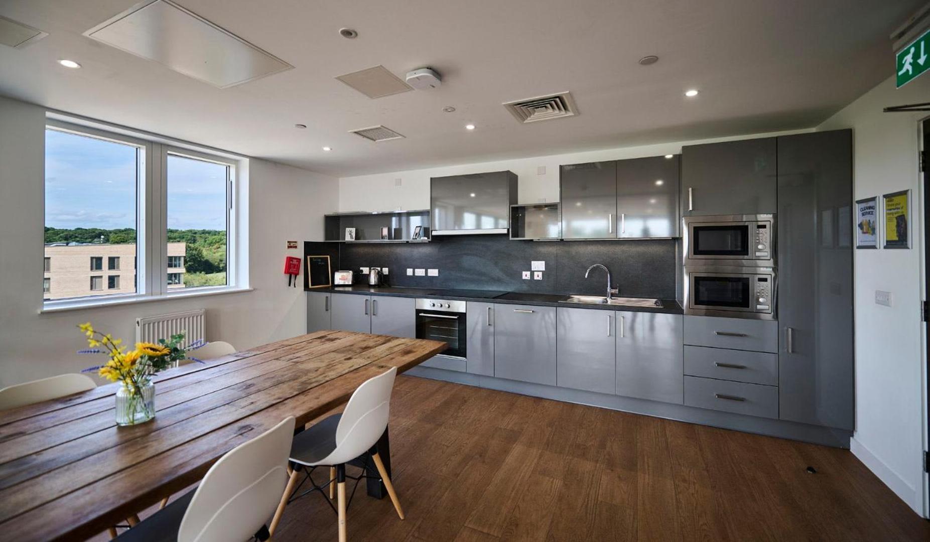 For Students Only The Oaks In Coventry Apartment Bagian luar foto