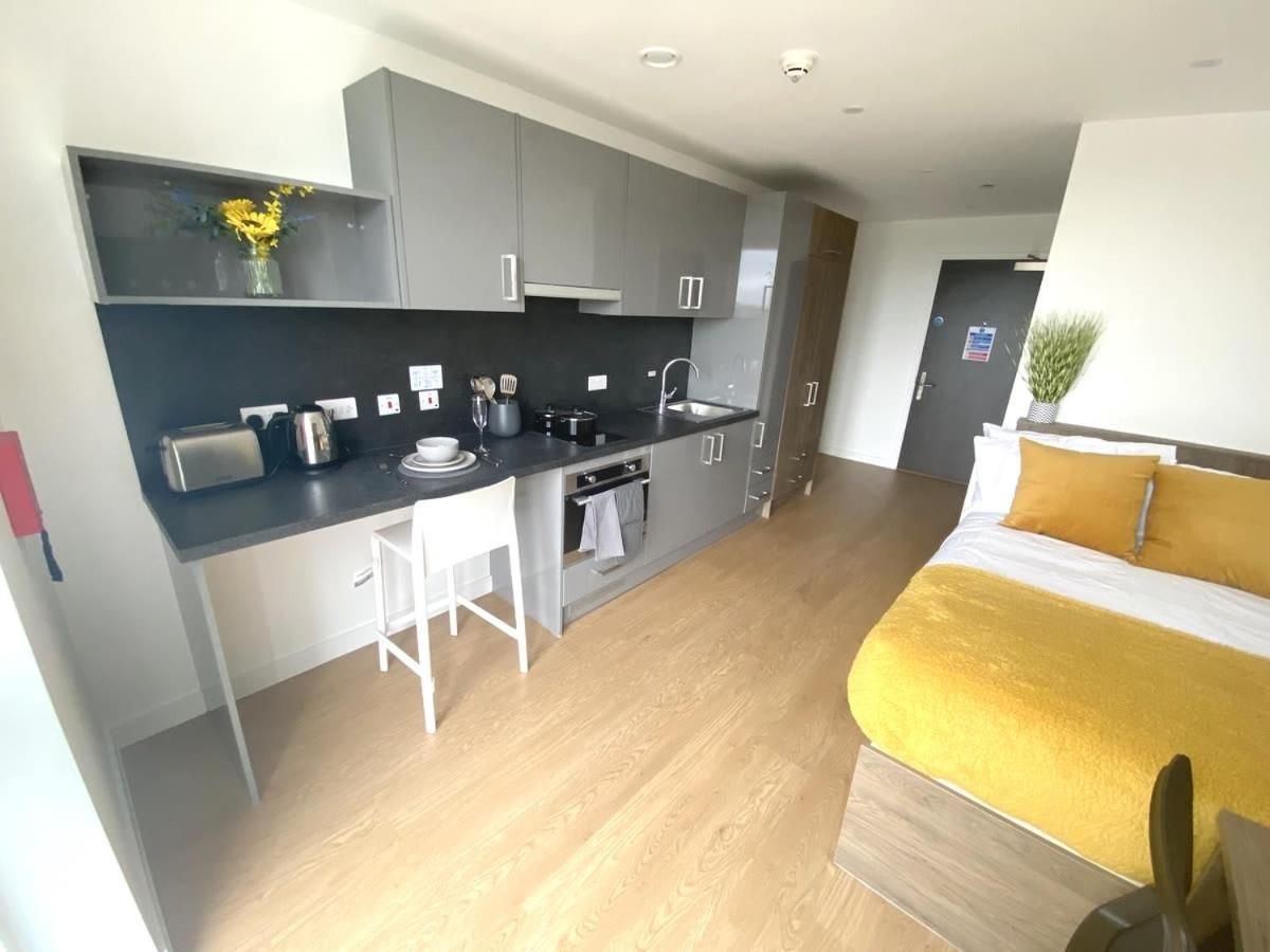 For Students Only The Oaks In Coventry Apartment Bagian luar foto
